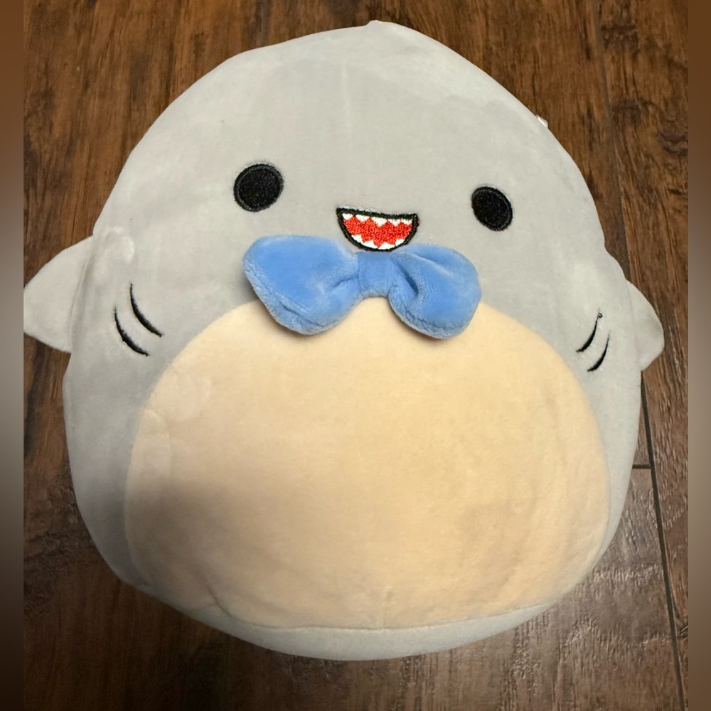 Squishmallows Gray and Cream Plush with Blue Accent Gordon The Shark Plush